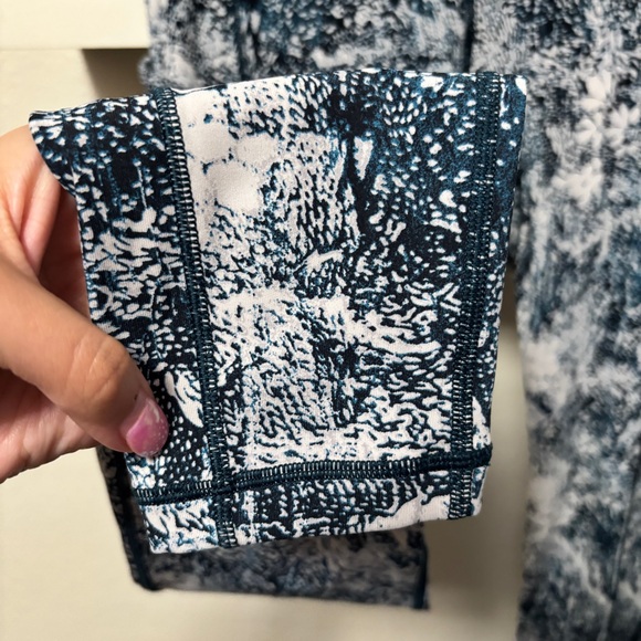 Lululemon Speed Up Tight *Full-On Luxtreme 28"
Wildwood Multi Size 6 - Picture 6 of 11